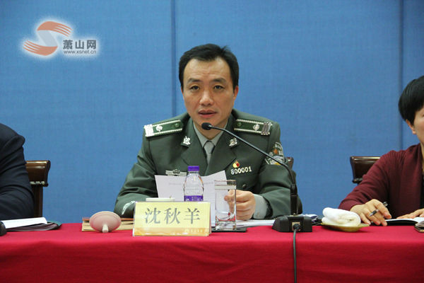 城管局局長(zhǎng)發(fā)現(xiàn)小巷深處的獨(dú)特風(fēng)味，揭示隱藏的美食文化