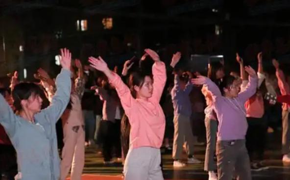 DJ舞最新潮流，小巷深處的跳舞圣地