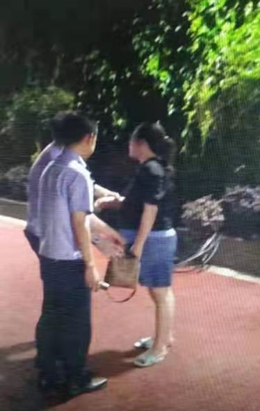 孕期小故事與愛的紐帶，輕生與救贖的探討